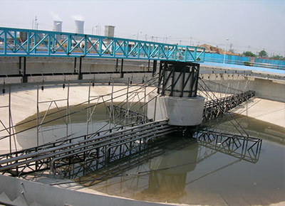 中心傳動(dòng)刮吸泥機(jī)